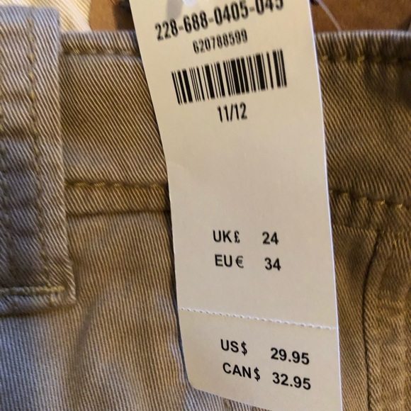 Abercromie Shorts NWT. Boys 11/12. Tan - Picture 3 of 7